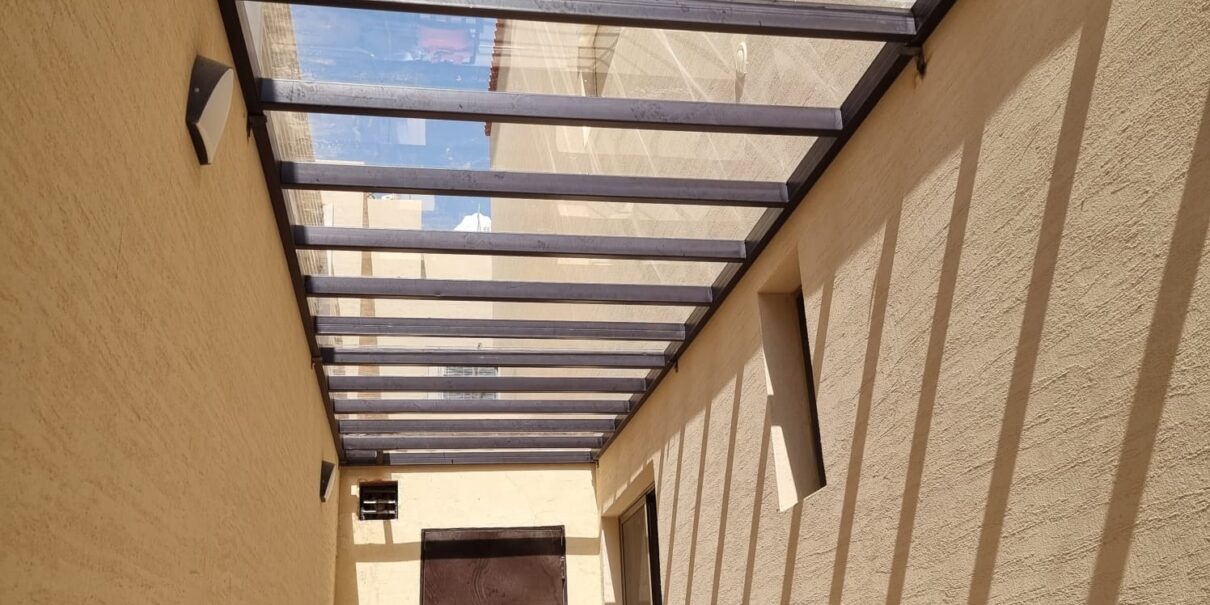 مظلات حدائق شفاف