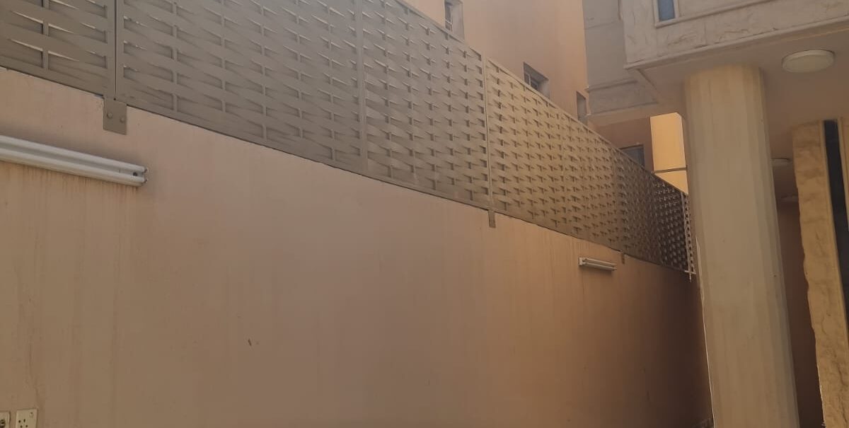 كم سعر السواترالحديد مع التركيب والدهان