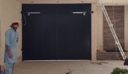 حداد متنقل في لبن مظلات وسواتر
