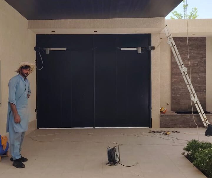 حداد متنقل في لبن مظلات وسواتر