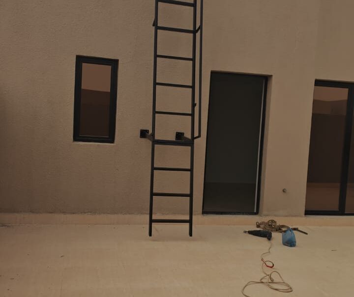 سلم خزان حديد بالرياض