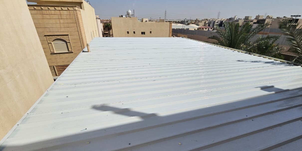 حداد مظلات وسواتر سندوتش بنل في لبن